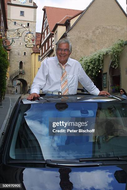 Claus Wilcke, Ehefrau Janine Amann , Rothenburg ob der Tauber, , Volkswagen :"Touareg", Auto, Automobil, VW, Schauspieler Promi, P.-Nr.: 764/2004,...