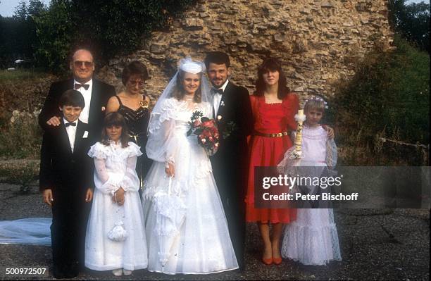 Siegfried Hohloch, , Elke Hohloch , Sängerin Nicole , Ehemann Winfried Seibert, seine Schwester Cornelia Seibert,, Hochzeitskinder, Blumenkinder,...