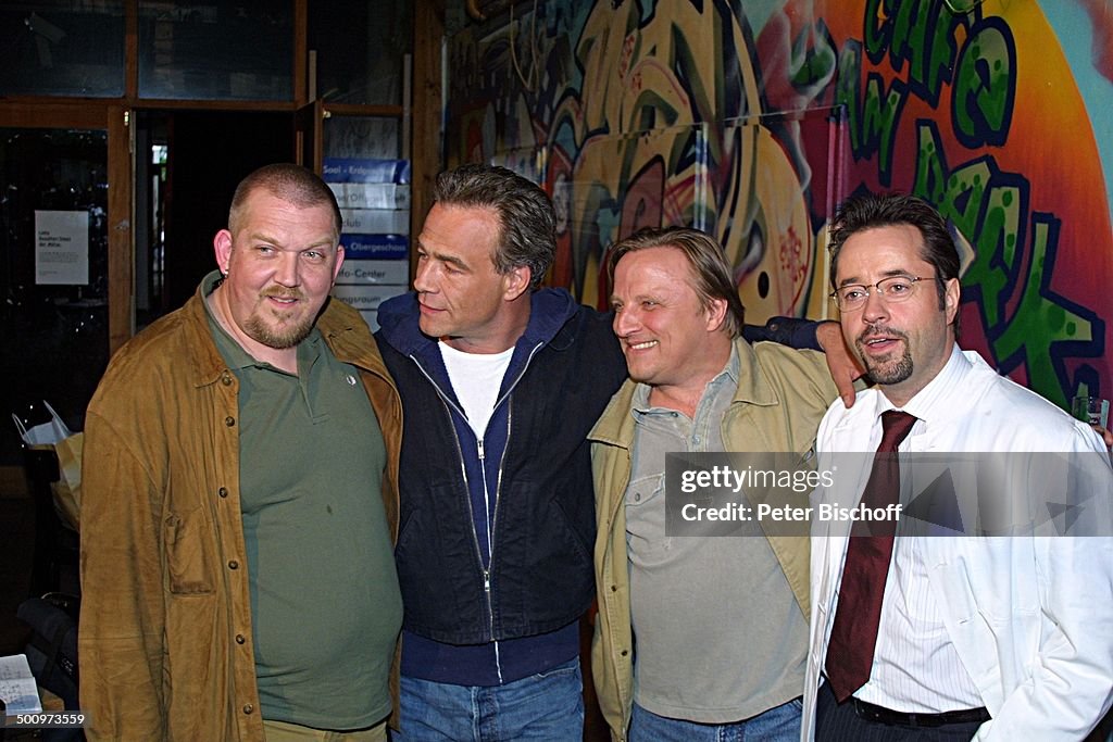 Dietmar Bär, Klaus J.Behrendt, ('Tatort'-Team Köln), Jan Josef Liefers, Axel Prahl, ('Tatort'-Team Münster), (v.li.n.re.), neben den Dreharbeiten, WDR