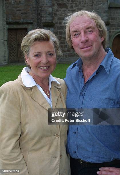 Marie-Luise Marjan, Ulrich Pleitgen, ARD-Film "Dem Himmel sei Dank", alter Titel "Carlas Sieg", Kloster Oelinghausen, Sauerland, , ; Schauspieler,...