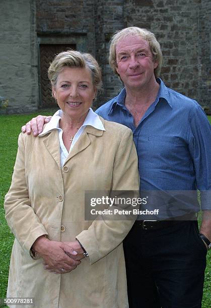 Marie-Luise Marjan, Ulrich Pleitgen, ARD-Film "Dem Himmel sei Dank", alter Titel "Carlas Sieg", Kloster Oelinghausen, Sauerland, , ; Schauspieler,...