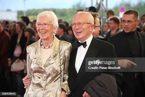 Intendant Friedrich Nowottny , Ehefrau Gisela , ARD-Gala "Deutscher Fernsehpreis 2006", Köln, Deutschland, , Prod.-Nr.: 1506/2006, "Coloneum", roter...