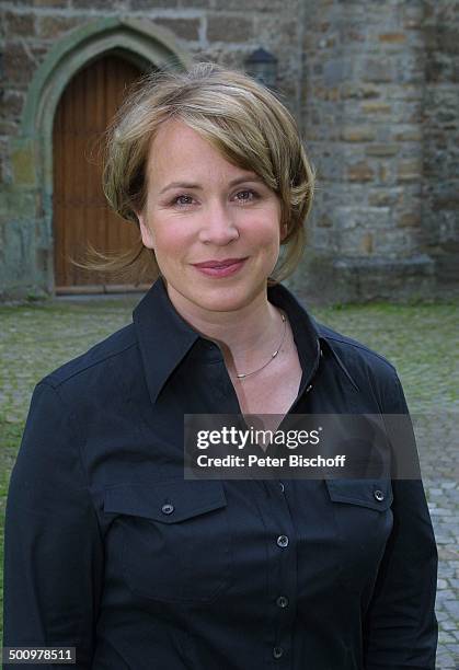 Bettina Kupfer, Portrait, ARD-Film "Dem Himmel sei Dank", alter Titel "Carlas Sieg", Kloster Oelinghausen, Sauerland, , Porträt, Schauspieler,...