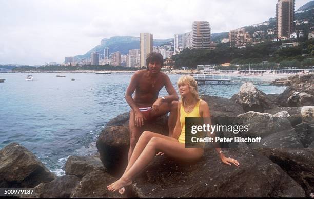 Udo Jürgens, Lebensgefährtin Corinna Reinhold, Urlaub, Monaco/Monte Carlo, , Schlagersänger, Sänger, Meer, Badebekleidung, Promi, Promis, Prominente,...