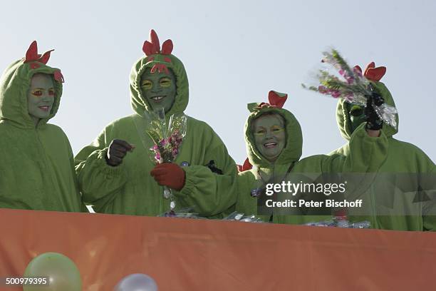 Heidi Klum , Lebensgefährte Seal , Mutter Erna Klum, dahinter Vater Günther Klum , Karneval in Bergisch-Gladbach, , P.-Nr. 187/2005, verkleidet als...