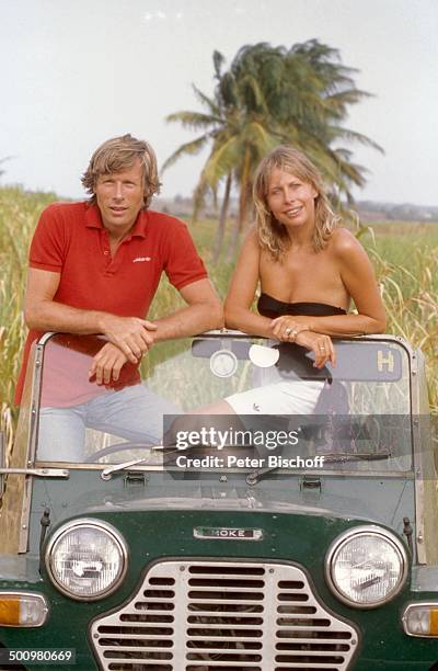 Horst Janson, Ehefrau Hella -, Inselrundfahrt, Barbados, Karibik, Urlaub, Flitterwochen, Hochzeitsreise, Auto, "Mini-Moke", Ehemann, Schauspieler,...