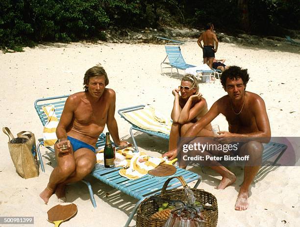 Horst Janson -, Freunde , Sektfrühstück am Strand, Barbados, Karibik, Urlaub, Flitterwochen, Hochzeitsreise, Sekt, Alkohol, Strand, Bikini, Badehose,...