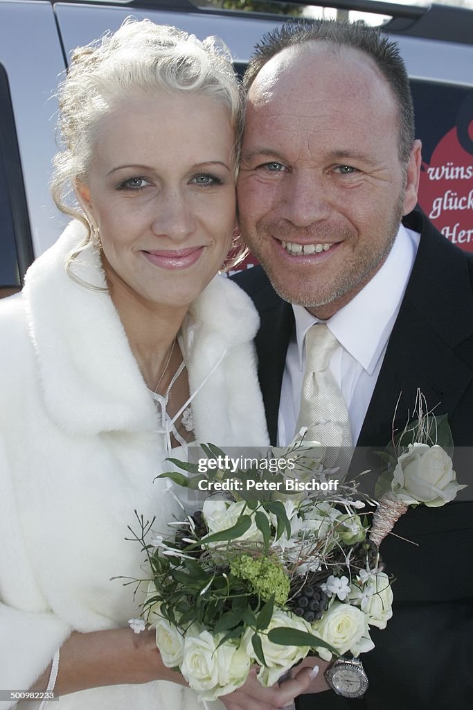 Adriana Kovacova, Olaf Henning, Hochzeit von O l a f H e n n i n g und A d r i a n a K o v a c o v a, Standesamt Schloßhorst, Gelsenkirchen, 28.02.200