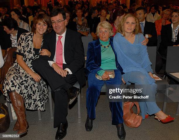 Antonia Speidel, Dr. Stefan Feuerstein , Gerlinde Speidel, Franziska Speidel , Präsentation - Hörbuch "Das Hohelied der Liebe", München, Deutschland,...