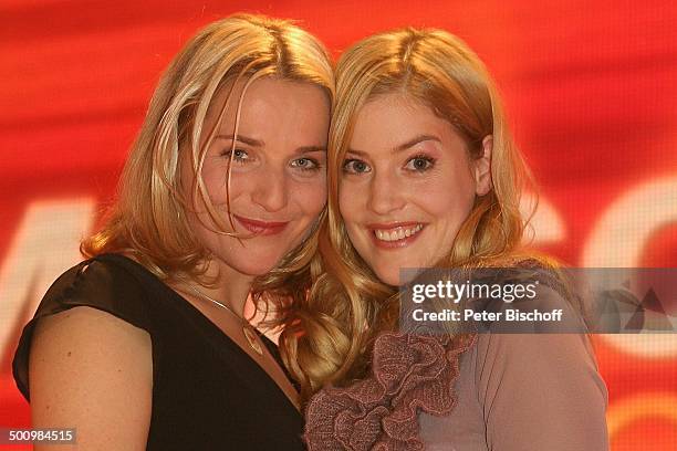 Tanja Wedhorn , Susanne Gärtner, ZDF-Jahresrückblick-Show "Menschen 2005", Rheingoldhalle, Mainz, Deutschland, , P.-Nr. 1469/2005, Gala,...