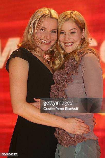 Tanja Wedhorn , Susanne Gärtner, ZDF-Jahresrückblick-Show "Menschen 2005", Rheingoldhalle, Mainz, Deutschland, , P.-Nr. 1469/2005, Gala,...