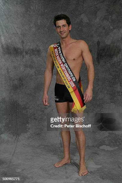 Robert Straßer , Wahl zum "Mister Germany 2005/06", Linstow , Deutschland, , P.-Nr. 1649/2005, "Van der Valk Resort", Sieger, nackter Oberkörper,...