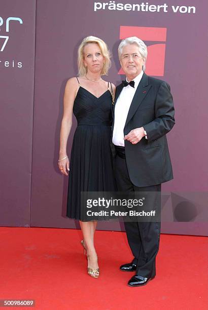 Frank Elstner, Lebensgefährtin Britta Gessler, Verleihung, Gala Bayerischer Fernsehpreis 2007, Preis: "Der Blaue Panther", Prinzregententheater,...