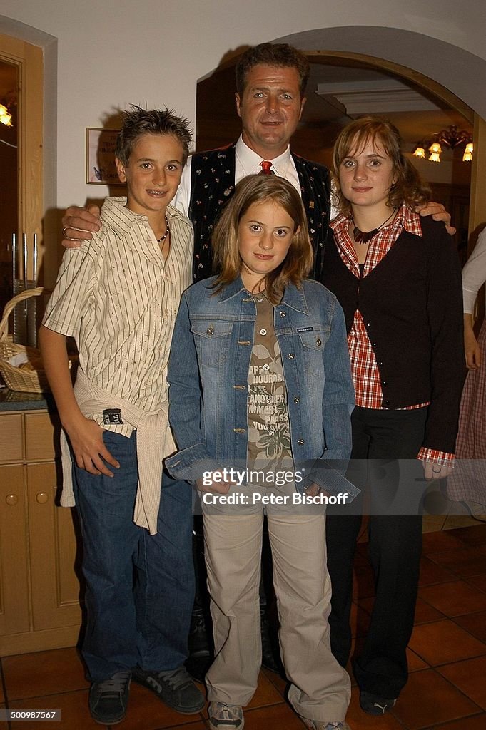 Norbert Rier , Sohn Alexander, Tochter Anna, Tochter Marion, , vor ...