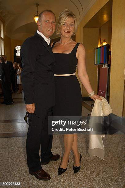 Saskia Vester, Ehemann Robert Flörke, "Bayerischer Fernsehpreis 2005", Bayerische Staatskanzlei, München, , P.-Nr.: 744/2005, Preis, Verleihung,...