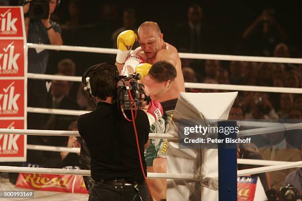 Axel Schulz , Brian "The Beast" Minto , Box-Kampf, A x e l S c h u l z Box-Comeback, Halle-Westfalen, Deutschland, , P.-Nr.: 1802/2006, Verletzung,...