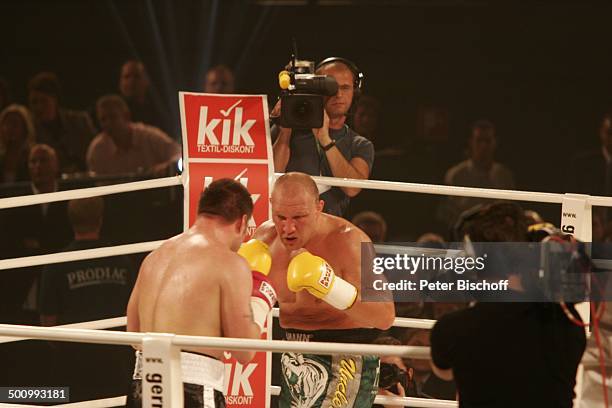 Axel Schulz , Brian "The Beast" Minto , Box-Kampf, A x e l S c h u l z Box-Comeback, Halle-Westfalen, Deutschland, , P.-Nr.: 1802/2006,...