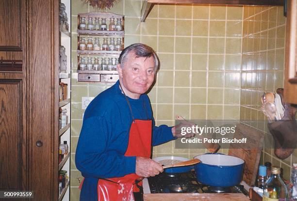 Peer Schmidt, , P.-Nr.: 265/2006, Homestory, Küche, Berlin, Deutschland, kochen, Topf, Kochlöffel, Schauspieler, Promi, SP/FH; Foto: P.Bischoff;...