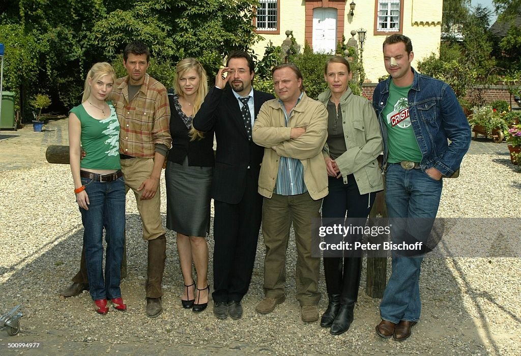 Nora von Waldstätten, Kai Wiesinger, Anna Loos, Ehemann Jan Josef Liefers, Axel Prahl, (Name folgt), Christian Kahrmann (v.l.n.r.), ARD-Krimi-Serie: '