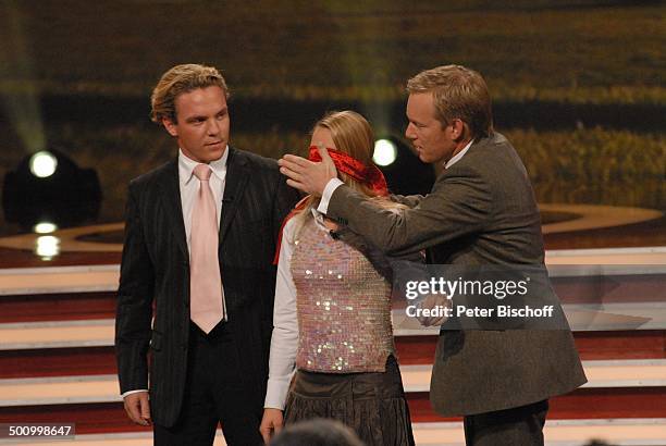 Stefan Mross, Ehefrau Stefanie Hertel, Moderator Johannes B. Kerner , ZDF-Jahresrückblick-Show "Menschen 2006", Halle 9 , München, Deutschland, ,...