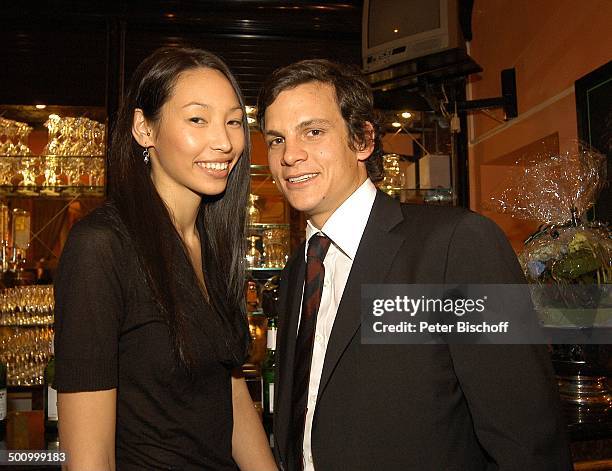 Alexander-Christian Tewaag , Lebensgefährtin Carolin, Premiere der Theaterkomödie "Vermischte Gefühle", Komödie im "Bayerischen Hof", München,...