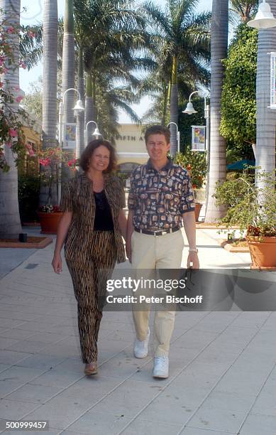 Eva Kummeth, Ehemann Horst Hummeth, am Rande der Dreharbeiten zum ZDF-Film "Florida-Träume", Einkaufszentrum von Fort Myers, "Saks Fith Avenue", USA,...