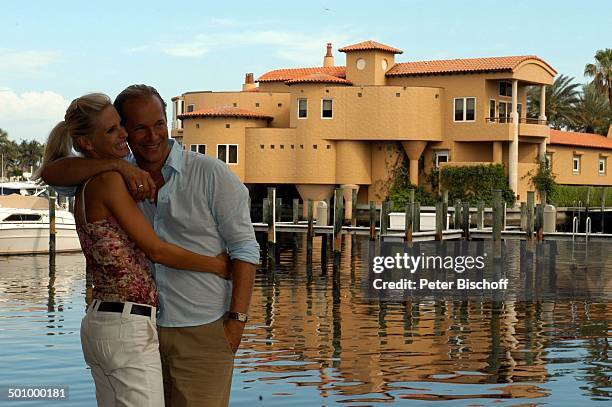 Jochen Horst, Ehefrau Tina Ciamperla, am Rande der Dreharbeiten zum ZDF-Film "Florida-Träume", Fort Myers, USA, Amerika, , P.-Nr.: 925/2005,...