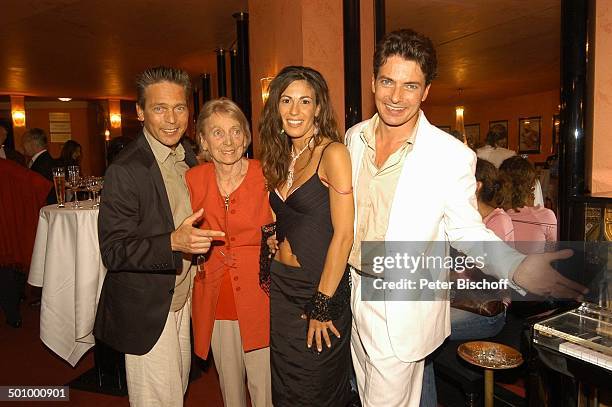 Jaques Breuer , Iliane Breuer , Lebensgefährtin Loredana, Pascal Breuer , Theater-Premiere "Der Priestermacher", Bayrischer Hof, München, , P.-Nr.:...