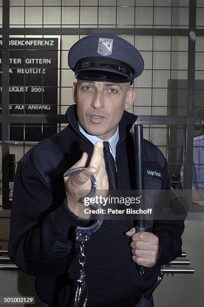 Leon Boden, RTL-Serie "Hinter Gittern - der Frauenknast", Berlin, , P.-Nr.: 1113/22005, Schauspieler, Knast, Gefängnis, Wärter, Aufseher, Uniform,...