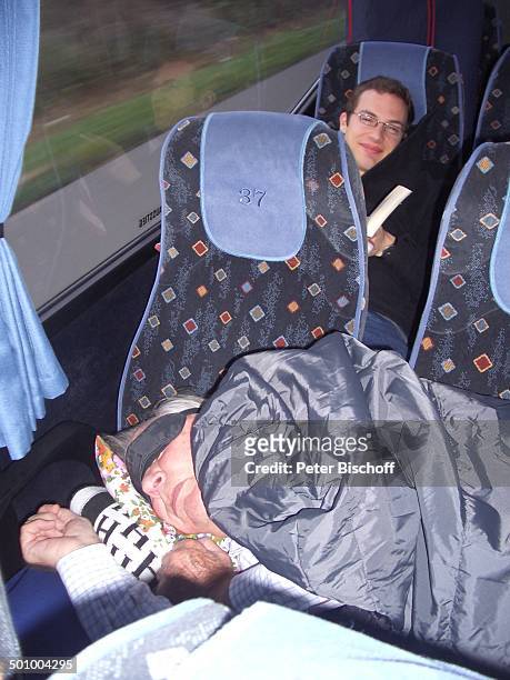 Peer Schmidt, Stefan Rosenthal , neben der Theater-Tournee "Süßer die Glocken", Ibbenbüren, Deutschland, , P.-Nr.: 1980/2006, Bus, Busfahrt,...