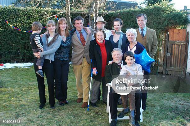 Robert Freitag mit Enkel Julian Dante , Ehefrau Maria Sebaldt , Ex-Frau Maria Becker , Schwiegertochter Arabella mit Enkel Luke , Tochter Katharina...