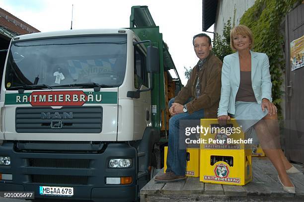 Uschi Glas, Michael Roll, ZDF-Mini-Serie "Zur Sache, Lena!", Aying bei München, Bayern, Deutschland, Europa, LKW, Lastkraftwagen, Transporter,...