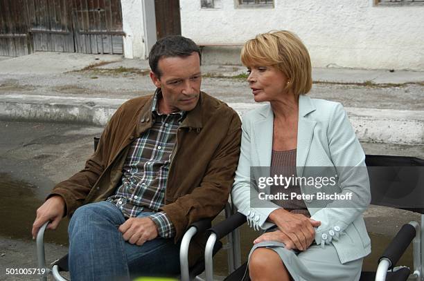 Uschi Glas, Michael Roll, ZDF-Mini-Serie "Zur Sache, Lena!", Aying bei München, Bayern, Deutschland, Europa, Regie-Stuhl, Schauspieler,...