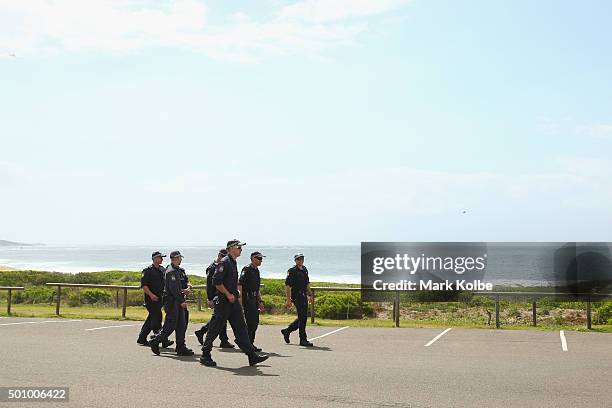 Cronulla Riots Car 59 Remembering Cronulla Riots 10 Years On Stock Photos, High-Res ...