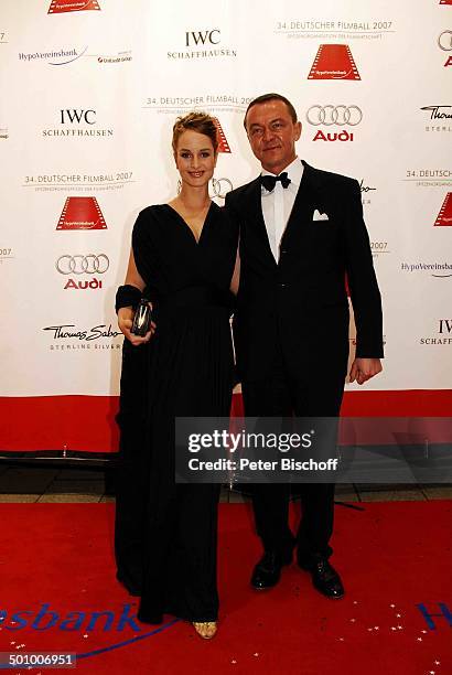 Lara Joy Körner, Ehemann Heiner Pollert, 34."Deutscher Filmball" , "Hotel Bayerischer Hof", München, Bayern, Deutschland, Roter Teppich, Abendkleid,...