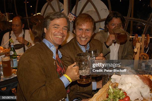 Thomas Fuchsberger , Michael Holm , Name auf Wunsch, , "Prominenten Wies'n Stammtisch" von "Goldstar TV", München, Deutschland, , P.-Nr. 1224/2005,...