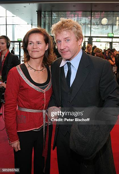 Jörg Schüttauf , Freundin Martina, SAT.1-Gala "Deutscher Fernsehpreis 2005", Köln, Deutschland, , P.-Nr. 1246/2005, "Coloneum", roter Teppich,...
