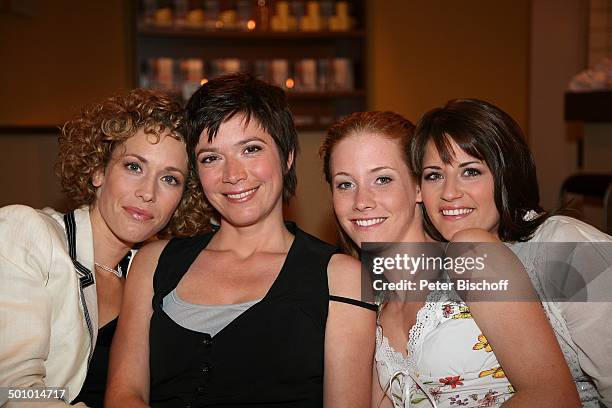 Claudia Hirsche, Claudia Scarpatetti, Sina-Valeska Jung, Vanessa Jung , ARD-Serie "Verbotene Liebe", Köln, Deutschland, , P.-Nr.: 954/2006, Kulisse,...