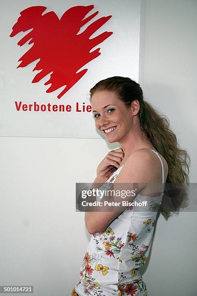 Sina-Valeska Jung, ARD-Serie "Verbotene Liebe", Köln, Deutschland, , P.-Nr.: 954/2006, Logo, Kulisse, Studio, Daily Soap, Schauspielerin Promi, BB;...