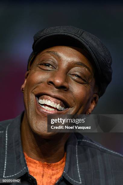 Arsenio Hall visits "Extra" at Universal Studios Hollywood on December 11, 2015 in Universal City, California.