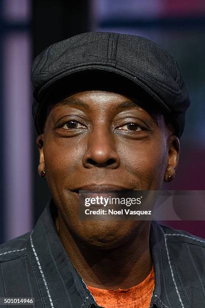 Arsenio Hall visits "Extra" at Universal Studios Hollywood on December 11, 2015 in Universal City, California.