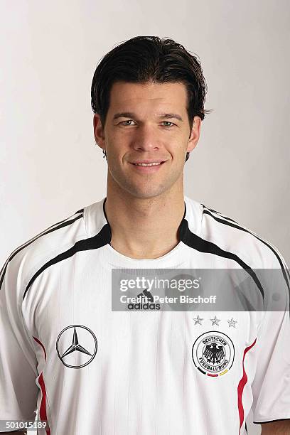 Michael Ballack , Porträt, Portrait, geb.: 26. September 1976, Sternzeichen: Waage, Köln, Deutschland, , Prod.-Nr.: 984/2006, Fußball-Trikot,...