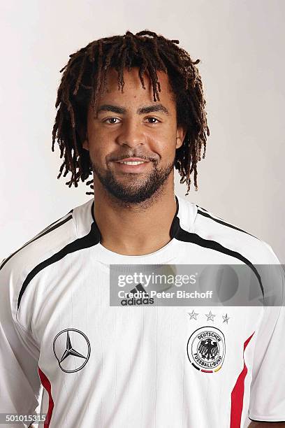 Patrick Owomoyela, Porträt, Portrait, geb.: 5. November 1979, Sternzeichen: Skorpion, Köln, Deutschland, , Prod.-Nr.: 984/2006, Fußball-Trikot,...