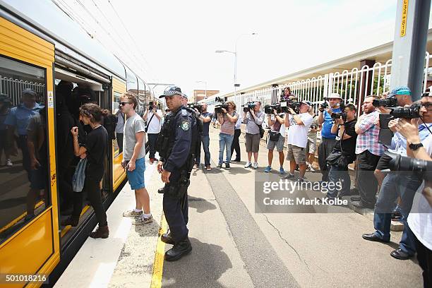 Sydney Riots 59 Remembering Cronulla Riots 10 Years On Stock Photos, High-Res ...