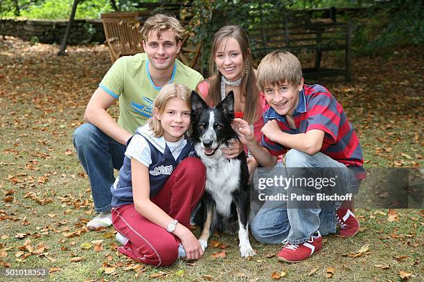 Lavinia Thelen , Janos Körtge , Schwester Sarah Körtge , Jonas Laux , Hund "Otto", ARD-Serie "Familie Sonnenfeld", Folge "Vertrauen" und "Glück im...