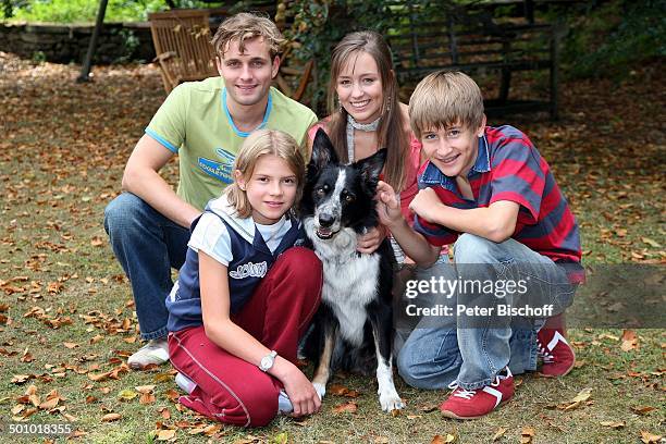 Lavinia Thelen , Janos Körtge , Schwester Sarah Körtge , Jonas Laux , Hund "Otto", ARD-Serie "Familie Sonnenfeld", Folge "Vertrauen" und "Glück im...