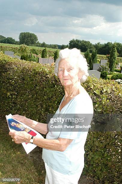 Erna Bobbert - Ex-Schwiegermutter von Rudi Carrell, Mutter von Anke Kesselaar "Friedhof Heiligenfelde" , nähe Grab von Rudi Carrel und Ex-Ehefrau...