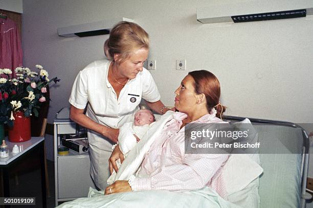 Anke Carrell, Sohn Alexander Carrell, , Krankenschwester, Krankenhaus/"Links der Weser", Bremen/Deuschland, , Entbindung, Baby, Säugling, Kind,...