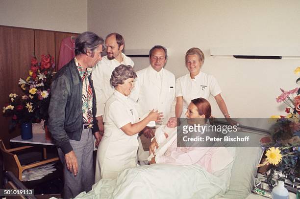 Rudi Carrell, Ehefrau Anke Carrell, Sohn Alexander Carrell, , Krankenschwester, Ärzte-Team, Chefarzt Dr.Luck , Krankenhaus/"Links der Weser",...
