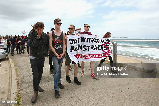 Sydney Riots 59 Remembering Cronulla Riots 10 Years On Stock Photos, High-Res ...